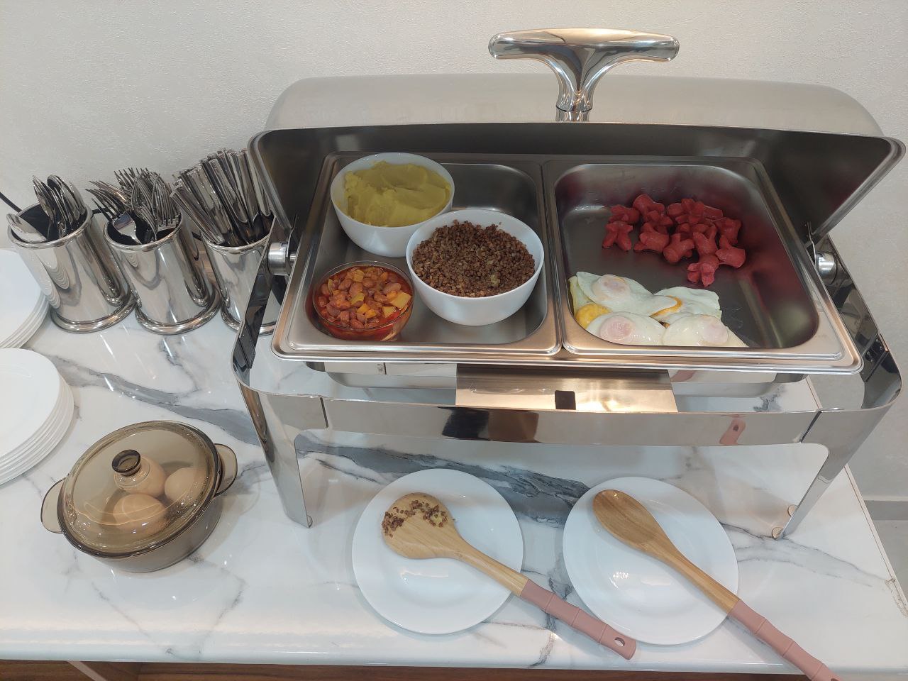 Breakfast buffet in Jahongir Premium hot Dishes